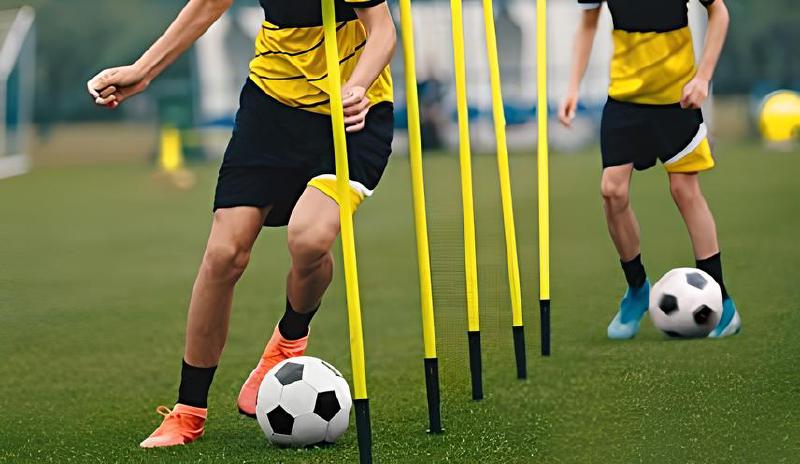 Imagen principal del artículo 'Las mejores barras de slalom para entrenamiento de fútbol'