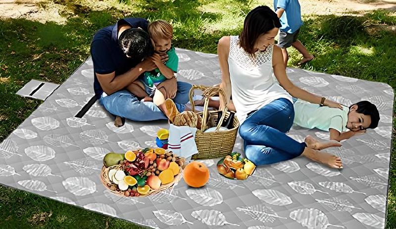 Imagen principal del artículo 'Las mejores mantas para picnic: disfruta al aire libre con comodidad'