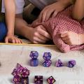 Las mejores opciones de juegos de dados poliédricos, dados para parejas y más