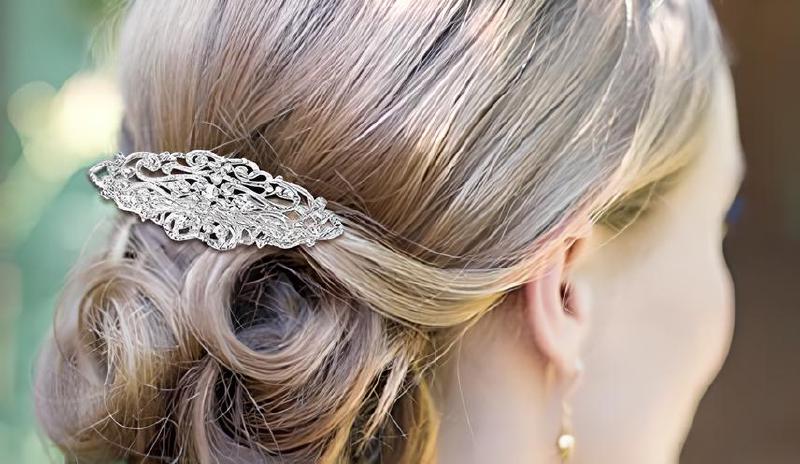 Imagen principal del artículo 'Las mejores peinetas para el cabello de boda con estilo vinatge y toques de elegancia'