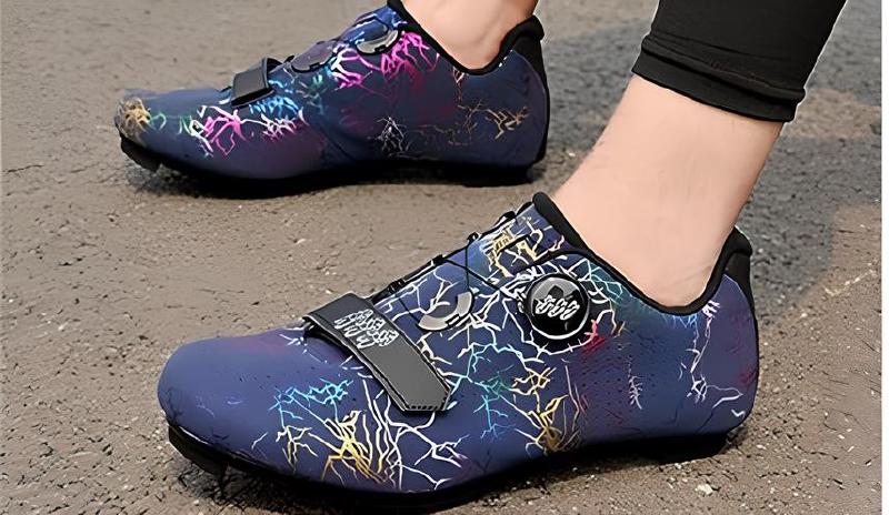 Imagen principal del artículo 'Las mejores zapatillas de ciclismo para hombre y mujer: comodidad y rendimiento sin igual'