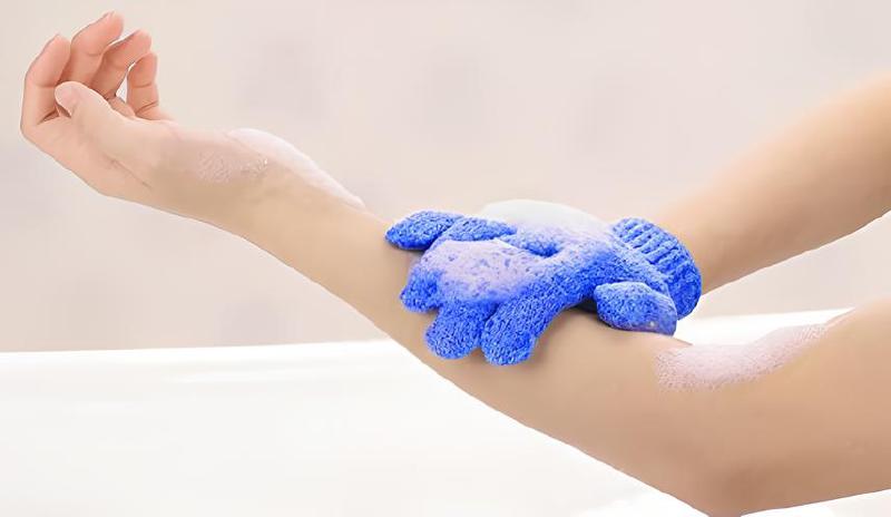 Imagen principal del artículo 'Los mejores guantes y manoplas exfoliantes para una piel suave'