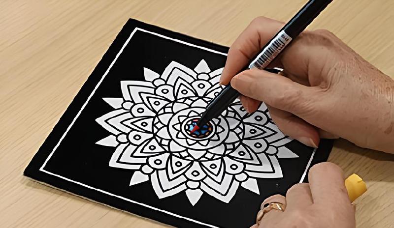 Imagen principal del artículo 'Los mejores sets creativos para diseñar mandalas'